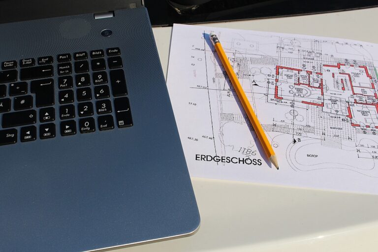 blueprint, laptop, sightseeing-681308.jpg